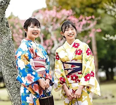 Nara Old Town Walking Tour in Kimono