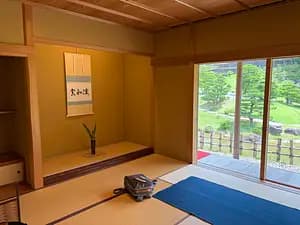 Kanazawa From Both Sides of the Castle Wall — Matcha in the Lords' Private Garden, Then Soup-Making at a Merchant House Trading Since 1865