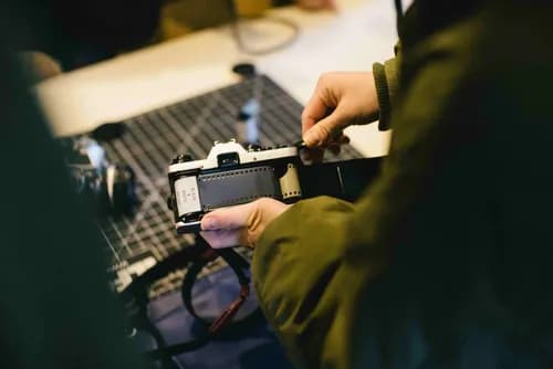 Your Japan Trip on 35mm: Develop Your Own Black & White Film in a Local Darkroom