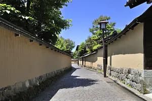 The Kanazawa That Samurai Built — Walked With Someone Who Knows Every Stone