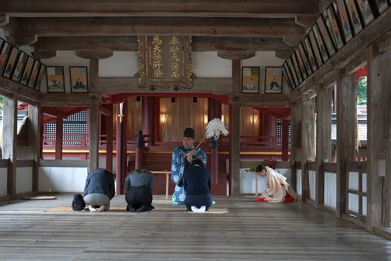 10:10-12:00 (approx.)  Munakata Taisha Hetsumiya  Official worship ceremony and Grounds cleansing (guided by a Shinto priest)