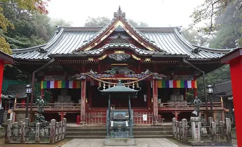 Visit the top of Mt.Takao by lift(gondola) or the cable car!