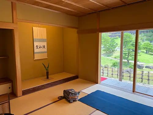 Kanazawa From Both Sides of the Castle Wall — Matcha in the Lords' Private Garden, Then Soup-Making at a Merchant House Trading Since 1865