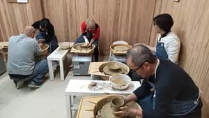 A Day Trip from Osaka to 800 Year Old Pottery Village -- Meet a Beautiful Scenery and Folk Art  -- 
