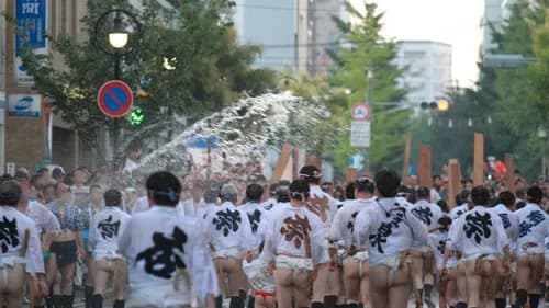 Cheer "Oisa-Oisa" at the Hakata Gion Yamakasa