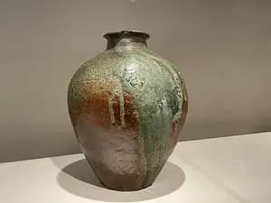 A Day Trip from Osaka to 800 Year Old Pottery Village -- Meet a Beautiful Scenery and Folk Art  -- 