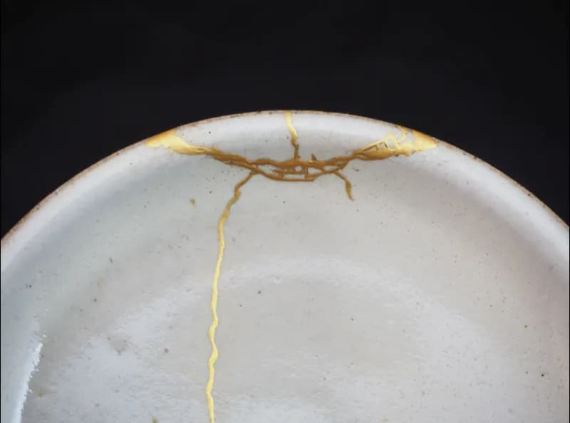 Traditional Kintsugi Workshop in Kanazawa: Mend with Real Urushi and 22.7k Gold, Taught by Artisan Arisa Nishino