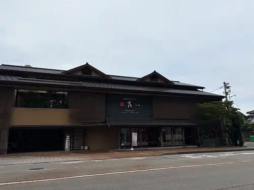 Kanazawa Was Built to Look Harmless — Tea in the Lord's Private Garden, Then Two Houses That Have Been Serving That Tea for 400 Years