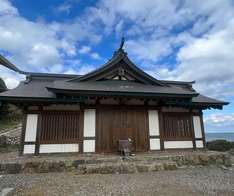13:30-15:50  Explore the Oshima  Okitsumiya Yohaisho and  Beach Cleaning  Okitsu-miya Yohaisho Okitsu-miya Worship Place - Beach Cleaning - Battery Site Ruins