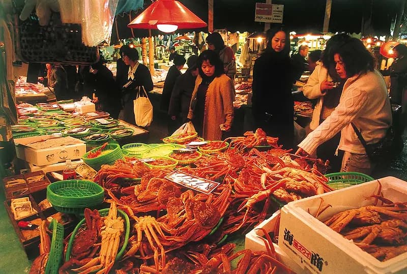 The market in its final hour — the most honest version of Kanazawa's food culture