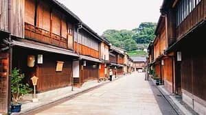 Touch Gold in Kanazawa — A Workshop With the Artisans Who Keep It Alive