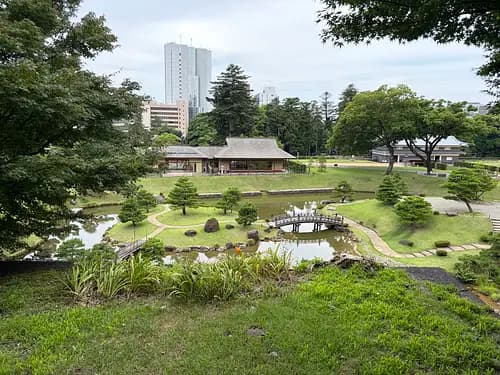 A City That Never Stopped Cutting — A Garden Shaped by Hand for 180 Years, Then Six Seats Inside a Knife Shop