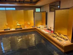 Gild Your Own Treasure: Gold Leaf Workshop at a Century-Old Atelier in Higashi Chaya