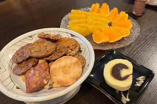 Tea time to enjoy Ehime's famous sweets and local sweets recommended by locals.