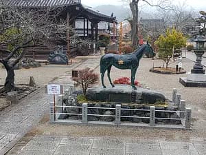 Apparition d’une pyramide à Asuka (Nara)!