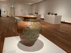 A Day Trip from Osaka to 800 Year Old Pottery Village -- Meet a Beautiful Scenery and Folk Art  -- 