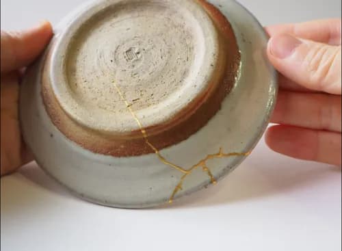 Traditional Kintsugi Workshop in Kanazawa: Mend with Real Urushi and 22.7k Gold, Taught by Artisan Arisa Nishino