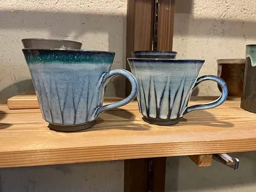 A Day Trip from Osaka to 800 Year Old Pottery Village -- Meet a Beautiful Scenery and Folk Art  -- 