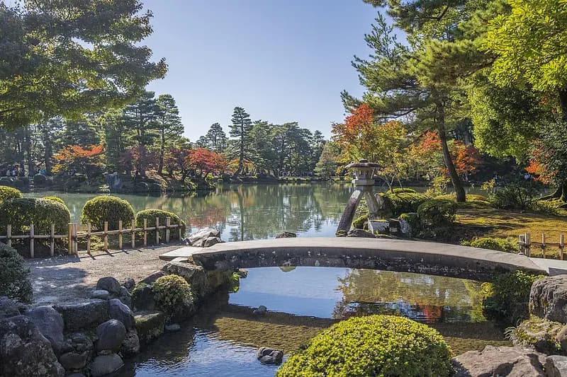 The Kanazawa That Samurai Built — Walked With Someone Who Knows Every Stone