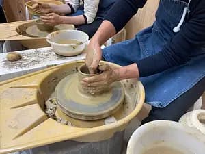 A Day Trip from Osaka to 800 Year Old Pottery Village -- Meet a Beautiful Scenery and Folk Art  -- 
