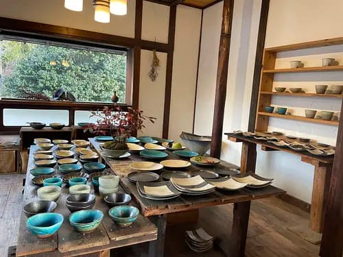 A Day Trip from Osaka to 800 Year Old Pottery Village -- Meet a Beautiful Scenery and Folk Art  -- 