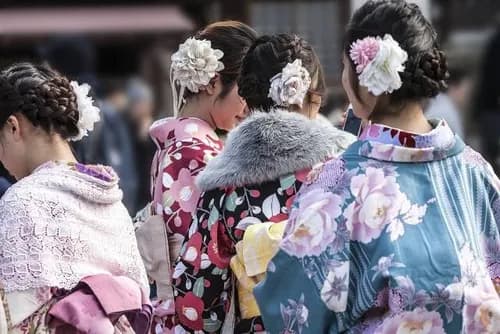 Wear a kimono and explore Miyajima, Hiroshima