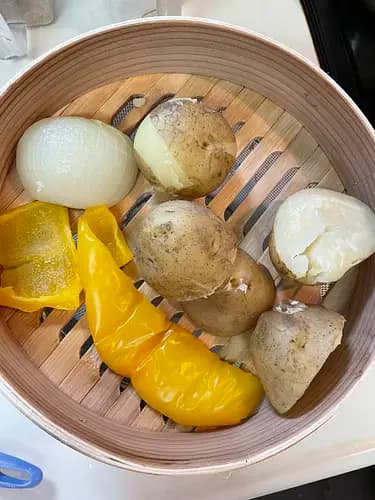 Seiro meal―Japanese traditional steamer―with funny girls!