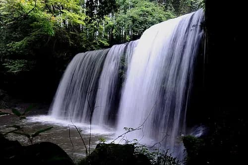 Nabegataki Falls