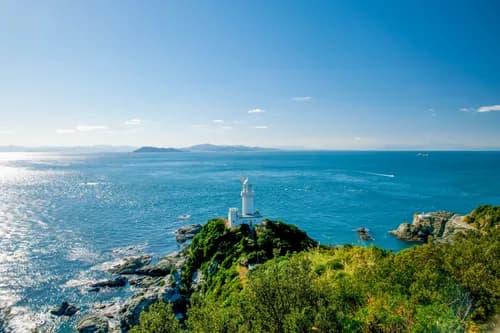 "Sadamisaki" in Ehime shows the beautiful scenic road with the lighthouse